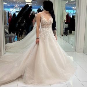 *BRAND NEW* Wedding Dress